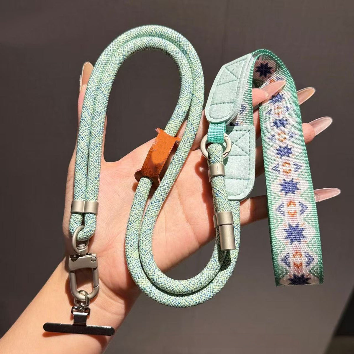 Single clasp · Twisted green